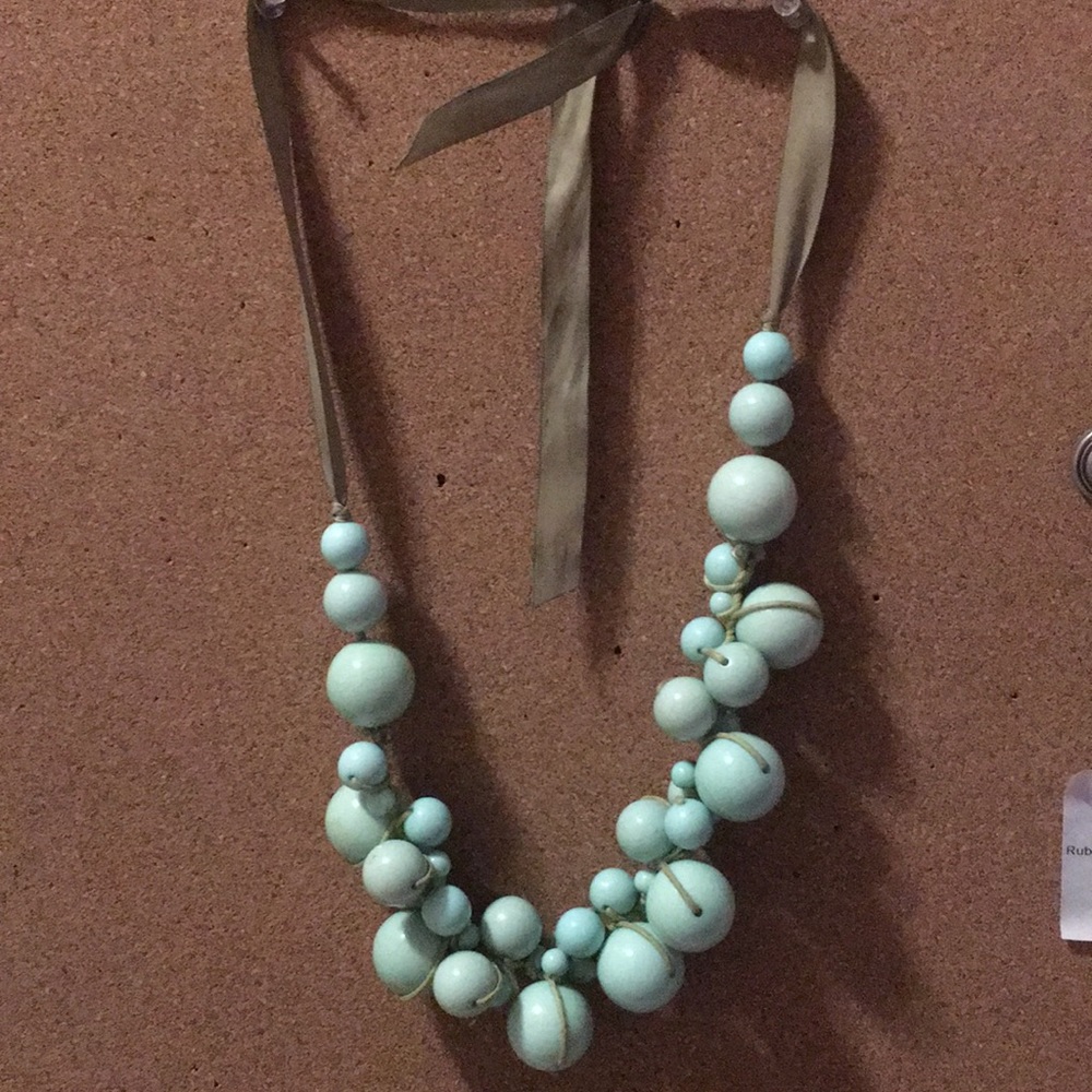 Green bauble necklace